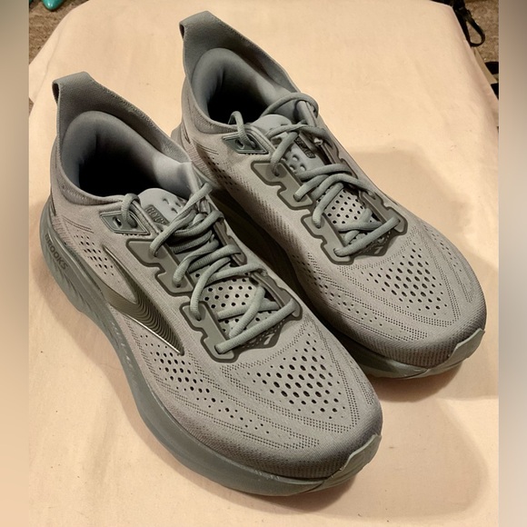 Brooks Glycerin 23 Men’s Running Shoes Size 9 WIDE Grey/Blackened Pearl